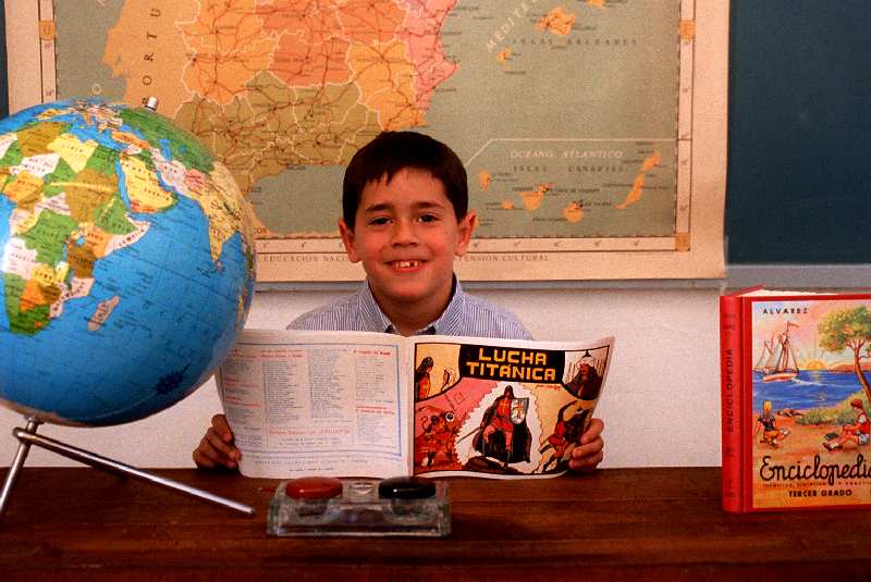 ALUMNA CON EL GUERRERO DEL ANTIFAZ