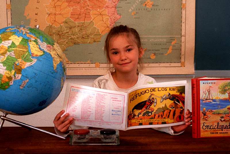 ALUMNA CON EL GUERRERO DEL ANTIFAZ