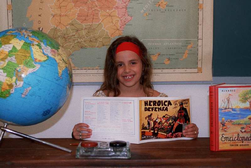 ALUMNA CON EL GUERRERO DEL ANTIFAZ